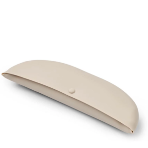 Lot de 2 bavoirs à rigole pliables Ember Liewood (Cats and dogs)