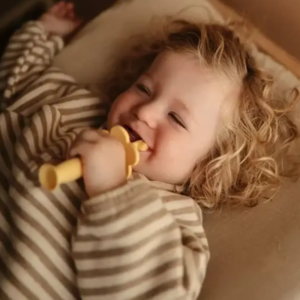 Brosse à dents avec bouclier Mushie (Yellow)