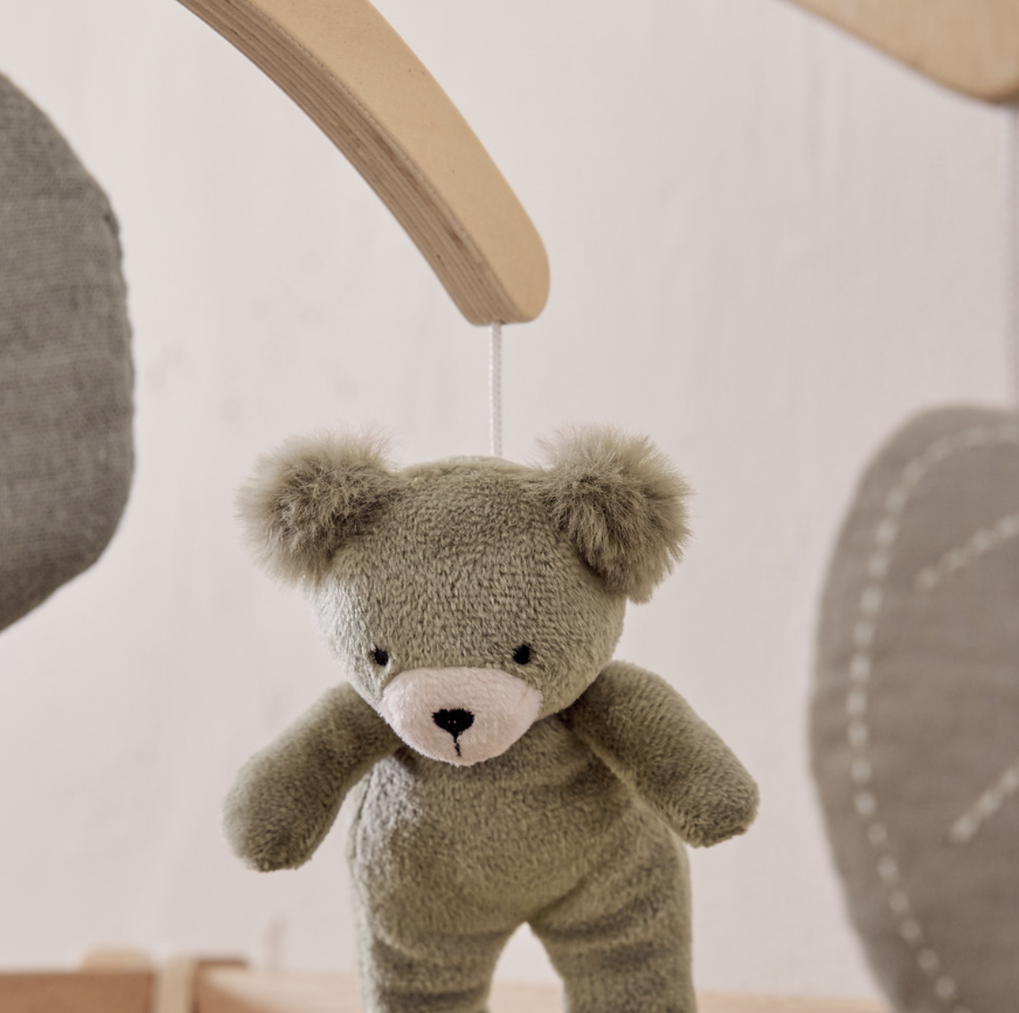 Mobile musical en bois naturel Noukies (Orso & Fluffy)
